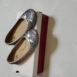 So sparkly flat girls shoes